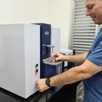 Q4 TASMAN Espectrômetro por emissão ótica versátil para a análise de metais ferrosos e não ferrosos BSW Tecnologia