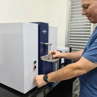 Q4 TASMAN Espectrômetro por emissão ótica versátil para a análise de metais ferrosos e não ferrosos BSW Tecnologia